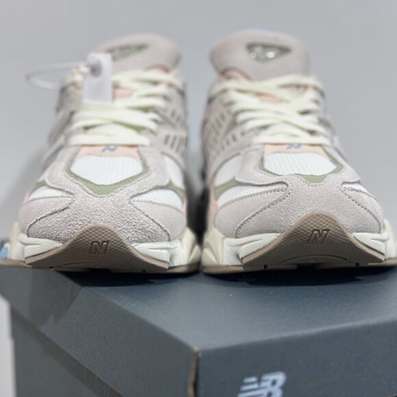 New Balance 9060 GC9060JF Sneaker - Picture 3 of 10